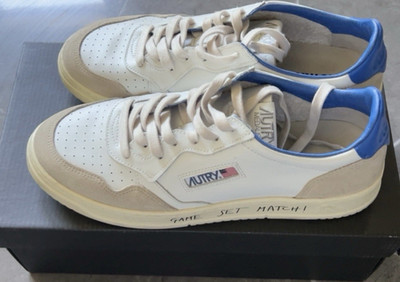 Autry Medalist Low Men s Leather Low Top Lace-Up Sneakers White/Blue/Beige