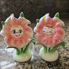 Vtg Anthropomorphic PY Pink Lily Flower People Salt & Pepper Shaker Set NMINT