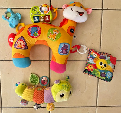 Vtech Giraffe Tummy Time Discovery Pillow With Attachments & Vtech SnugglePillar