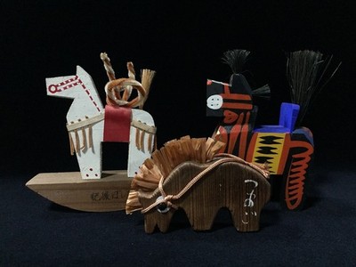 M1311 Vintage Japanische Holz Pferde Figurinen-Set 3 teilig Miharu Koma