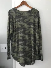 American Eagle Green Camouflage Soft & Sexy Long Sleeve Knit Plush Top Large
