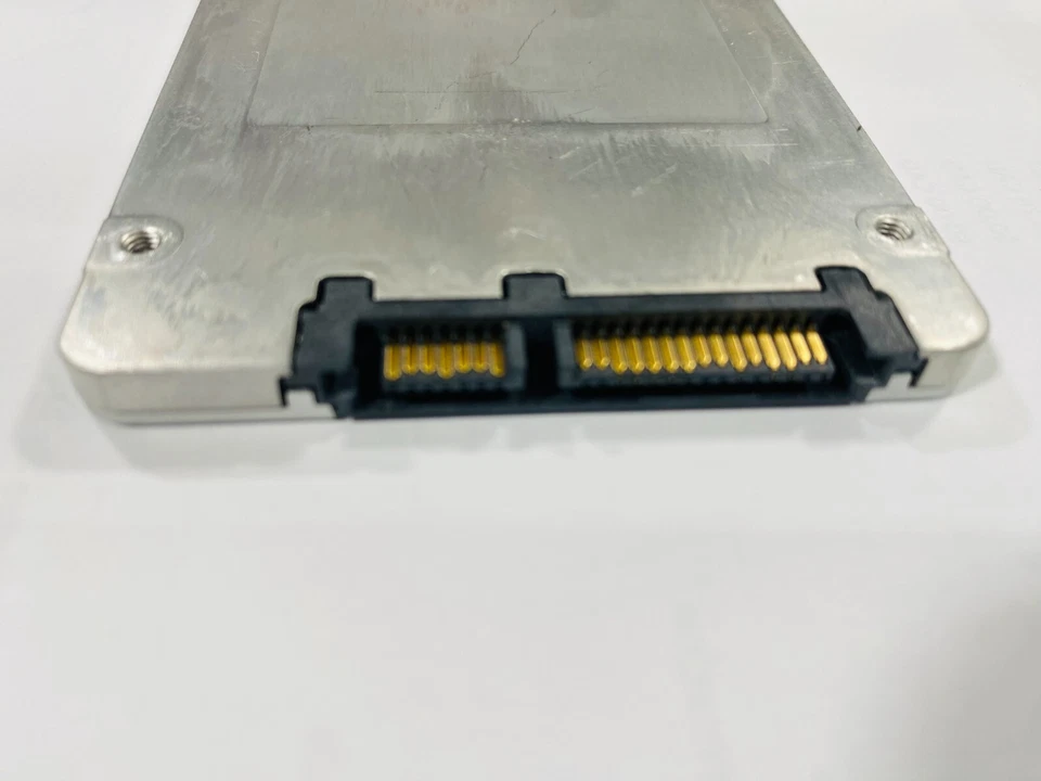 00YC325 00YC326 00YC329 Lenovo 400GB SATA 6Gb/s DC 2.5 SFF SSD - Image 2 of 2