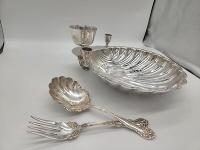 F. B. ROGERS SILVER CO. ANTIQUE SILVER PLATE CLAM SHELL SERVING