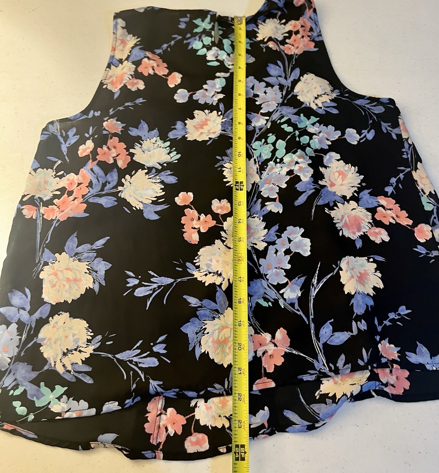 Collective Concepts White Crocheted & Elle Floral Ruffled Sleeveless Blouses