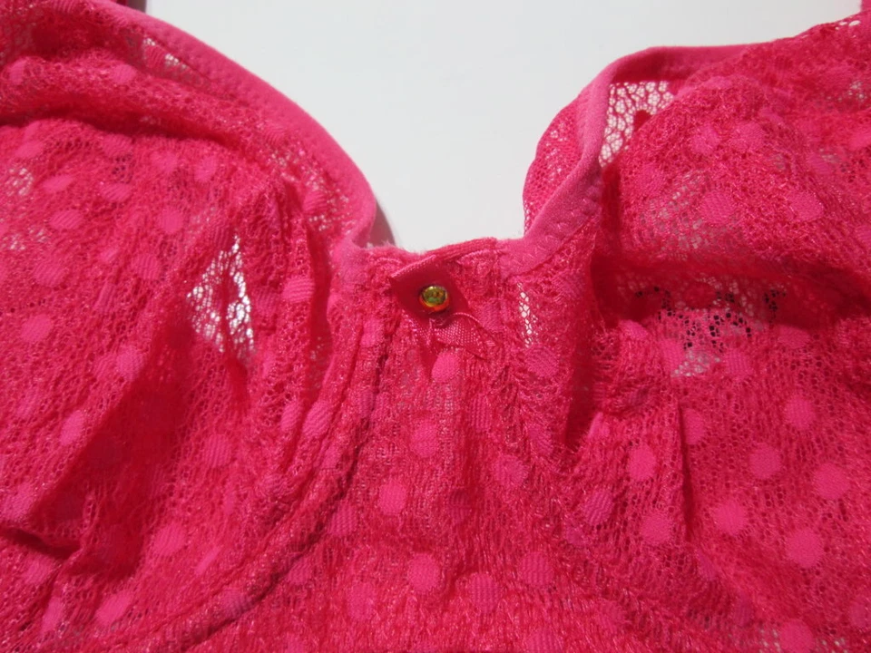 Sujetador Freya Talla 32DD Rosa Oscuro Con Aros Sin Forro Correas Ajustables Manchadas Foto 4 de 4