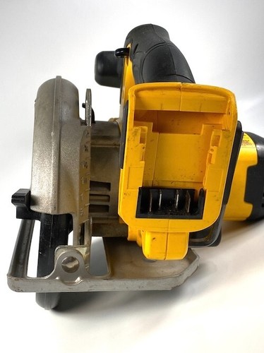 DEWALT DCS393 20V MAX 6-1/2" Cordless Circular Saw - Tool Only - Picture 3 of 13
