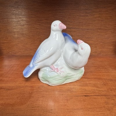 Vintage Porcelain Cuddling Doves Bird Pigeon Figurine White Pink Blue
