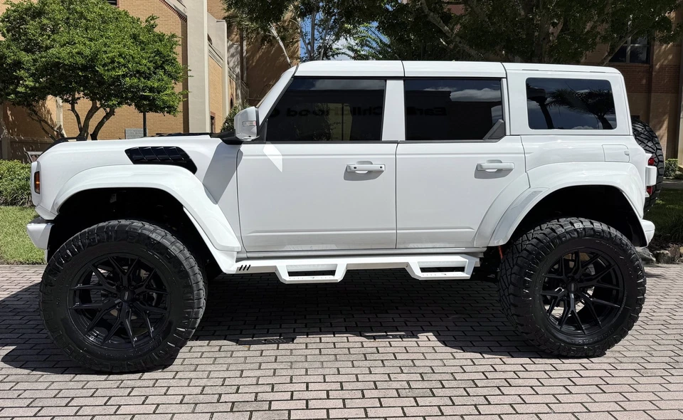 Ford Bronco Raptor 2024 equipamiento de lujo personalizado elevado Foto 2 de 4