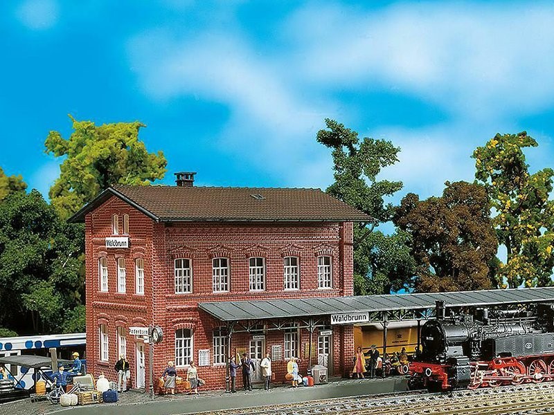 Maquette Gare Waldbrunn FALLER 110099 pour animer les paysages ferroviaires HO 1/87