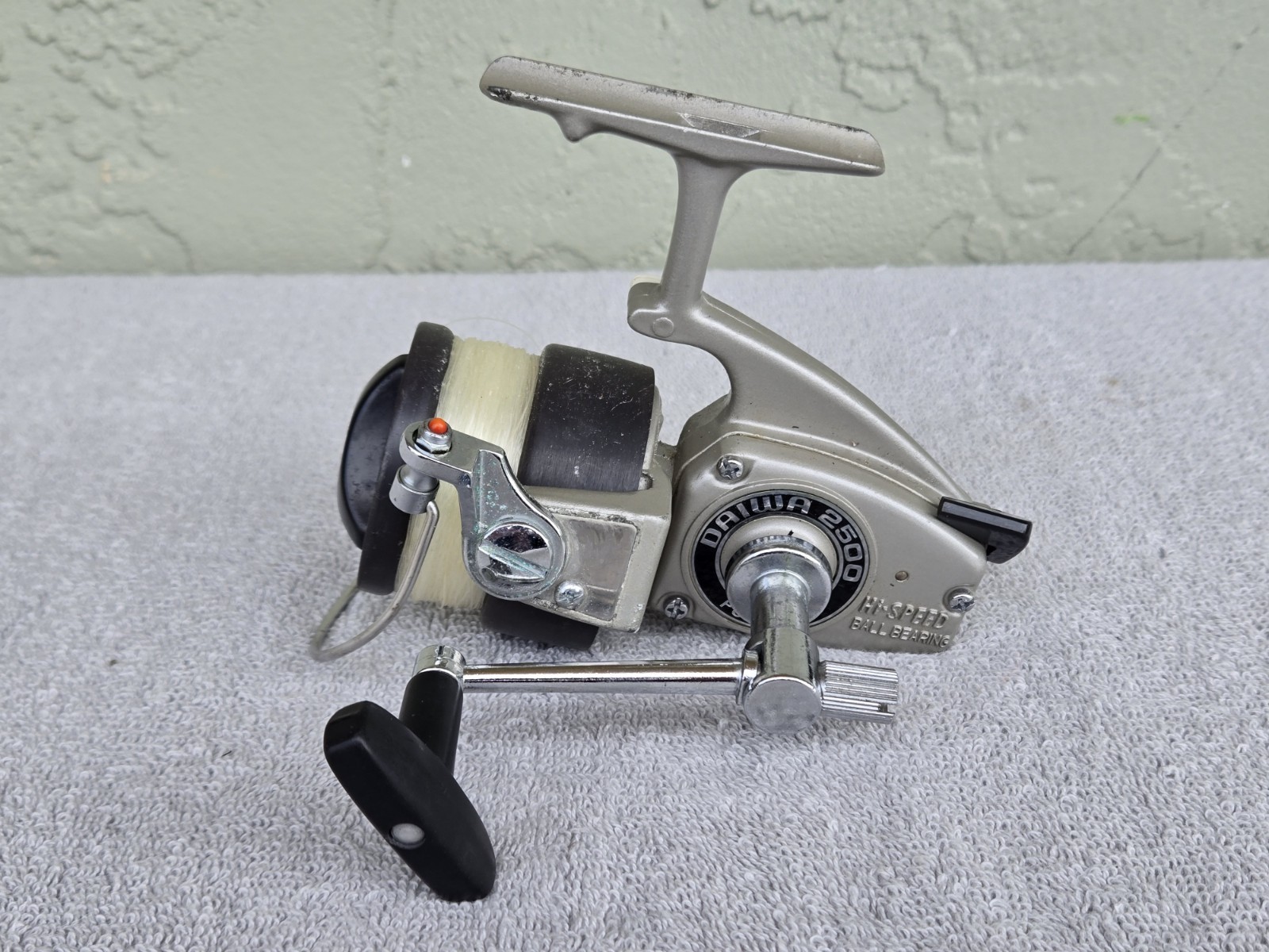 Daiwa 2500 Punch Hi Speed Spinning Fishing Reel ~ Excellent Condition