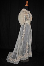 EDWARDIAN NET LACE TRAINED EVENING GOWN, WITH LACE INSERTS, 1907