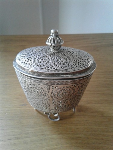 ANTIQUE FILIGREE SPICE BOX TESTS AS HIGH GRADE SILVER, POSSIBILY JEDAICA - 第 1/5 張圖片