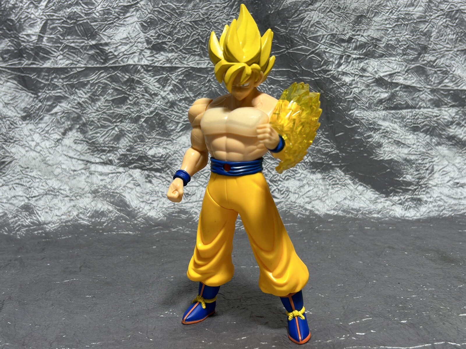 Dragon Ball Z Power Booster Super Saiyan Goku con escudo energético - Bandai 2008