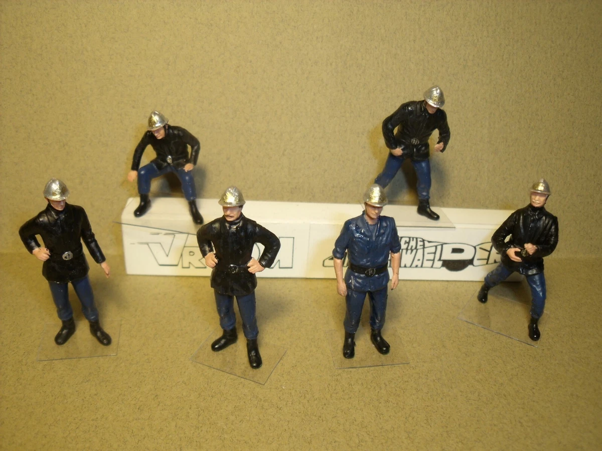 Pompier avec lance à incendie peint - Figurines pompiers au 1/43ième