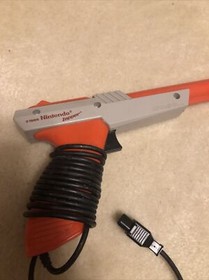 Nintendo Duck Hunt Zapper Light Gun NES Made in Japan 1985 Orange Shooter OEM