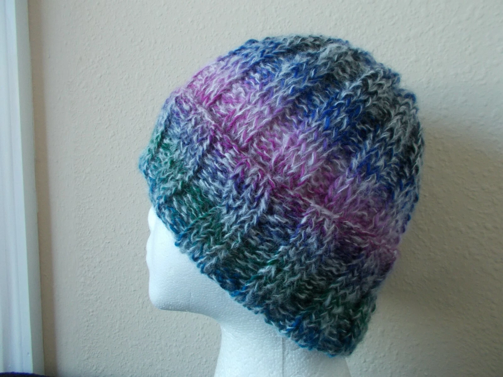 Hand knitted cozy & warm wool beanie/hat, gradient purple tones, men's/women's