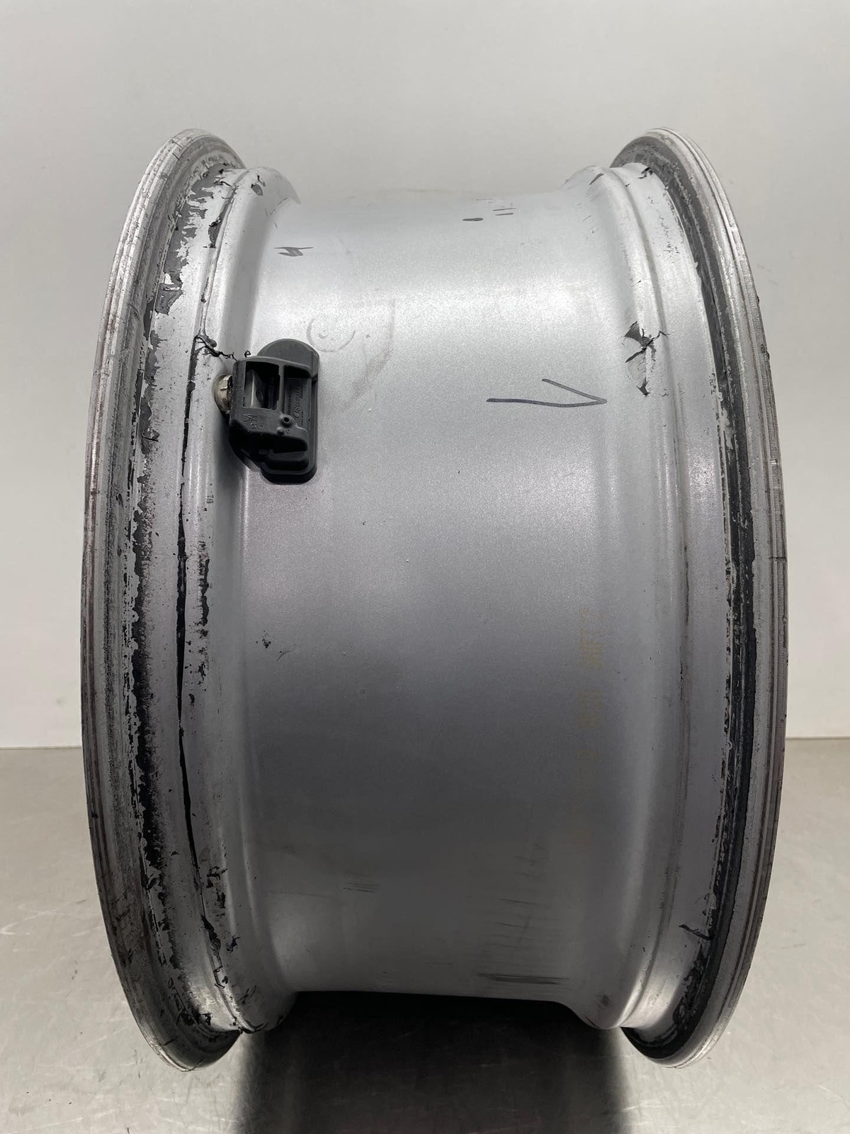 2014 Maserati Quattroporte Wheel Rim 19x8.5 Front Alloy LIGHT RASH OEM 670010508