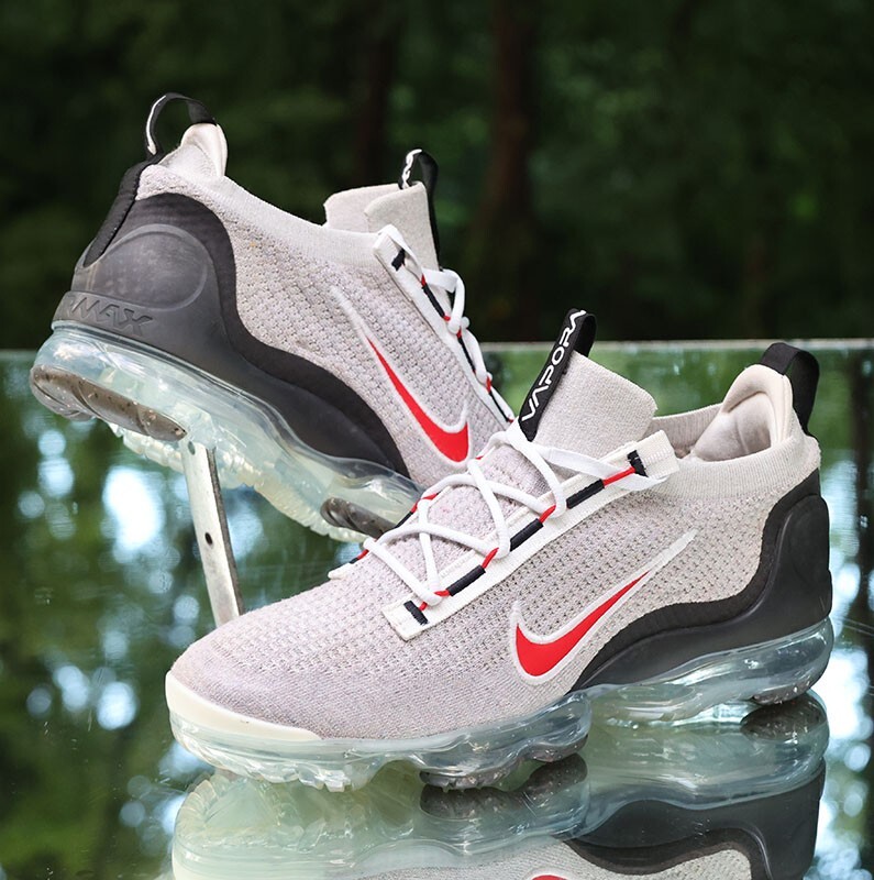 Nike Air VaporMax Flyknit 2021 Mens Size 10 Light Bone Red Nike Air VaporMax Flyknit 2021 Mens Size 10 Light Bone Red