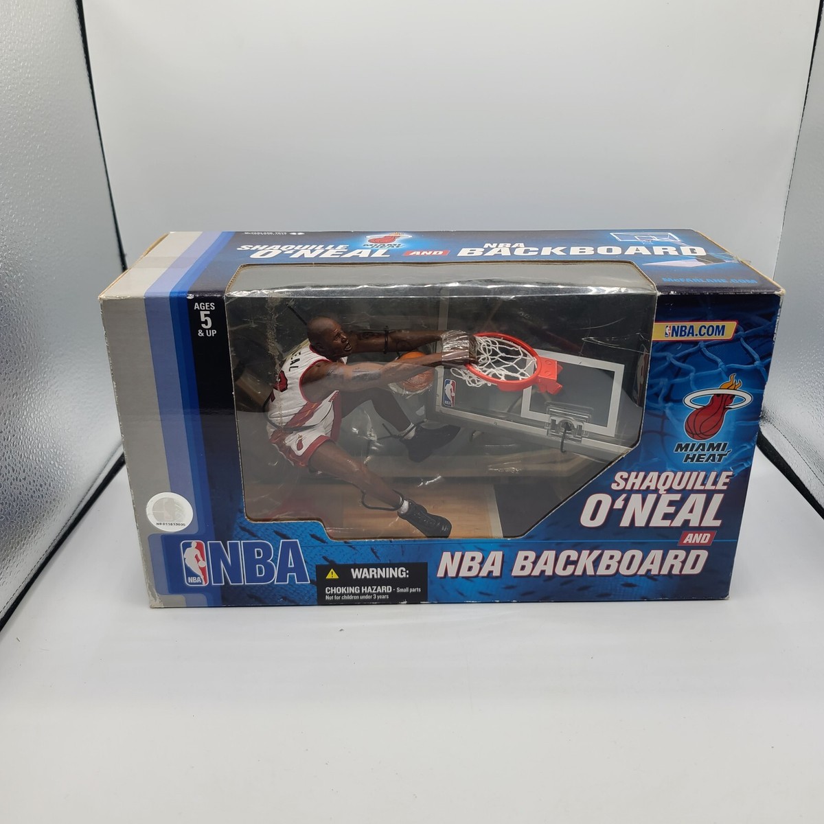 2005 McFARLANE SHAQ SHAQUILLE O'NEAL & NBA BACKBOARD Miami Heat