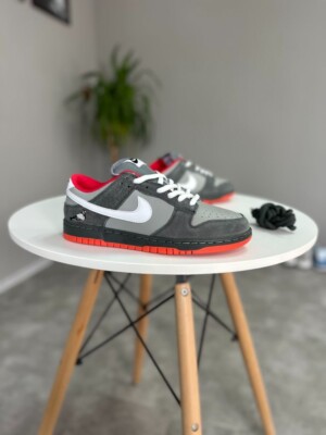 Size 9.5 - Nike SB Dunk Low Pro x Jeff Staple Pigeon