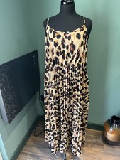 Ladies Size 2XL - 18 / 20 / 22 Animal Print Dress With Pleated Skirt -