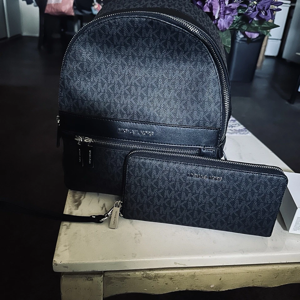 Conjunto de mochila e carteira com logotipo Michael Kors - Imagem 4 de 4