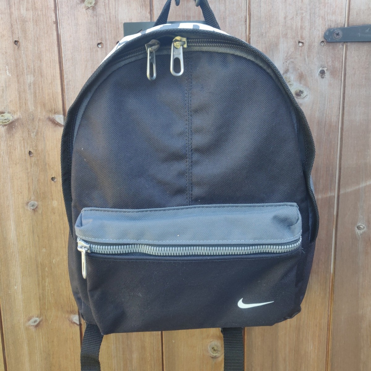 small black nike backpack