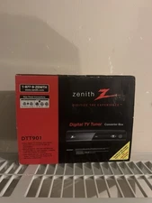 Zenith DTT901 Digital TV Tuner Converter Box/with original box and remote