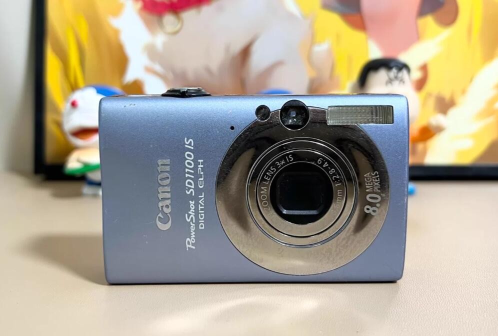 Canon PowerShot SD1000 Blue 7.1MP 4x Digital Zoom 95% NEW English