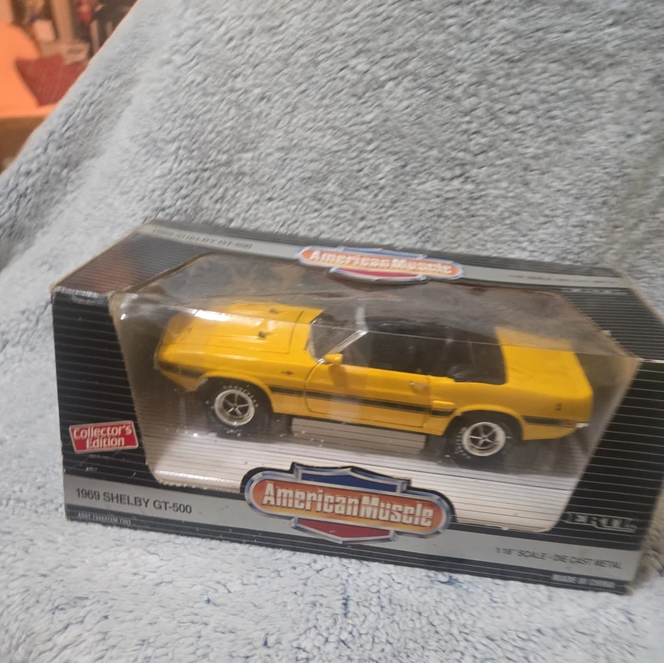 Ertl Escala 1/18 Diecast 1969 Shelby GT 500 Grabber Amarillo Edición Coleccionista Foto 2 de 4