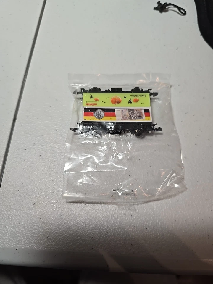 Marklin Z Hallomarklin Glow & 50 Jahre Deutsche Mark Promo Wagon Lot Mini-Club - Image 4 of 4