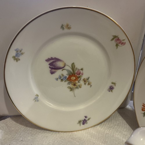 Vint. Rosenthal Balmoral Cream, Sugar, & 2 Dessert Plates, Floral, Selb-Bavaria - Picture 4 of 12