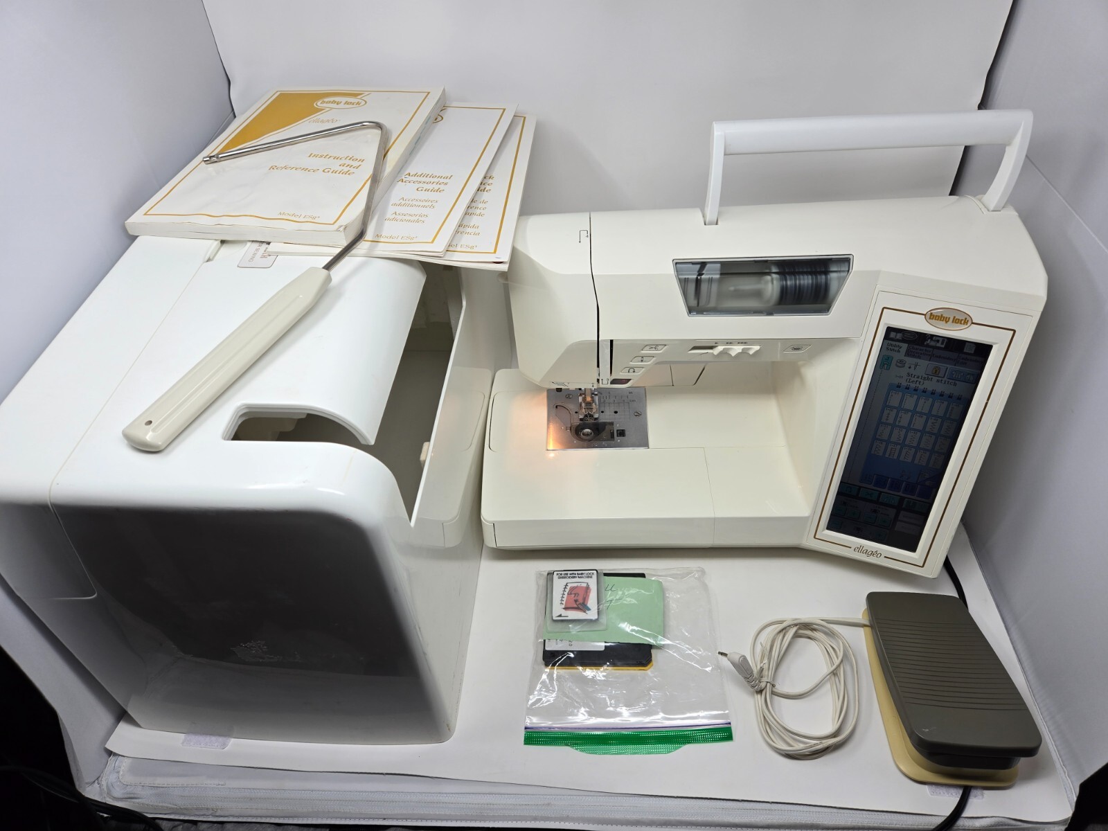 BABY LOCK ELLAGEO ESG3 COMPUTERIZED SEWING & EMBROIDERY MACHINE W/ CASE