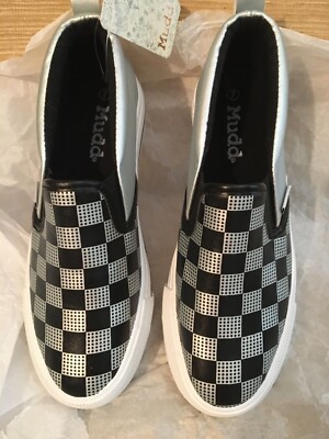 Womens Mudd Poppy Black/Silver Checkerboard w/White Trim Flat Slip On Shoes Sz 7