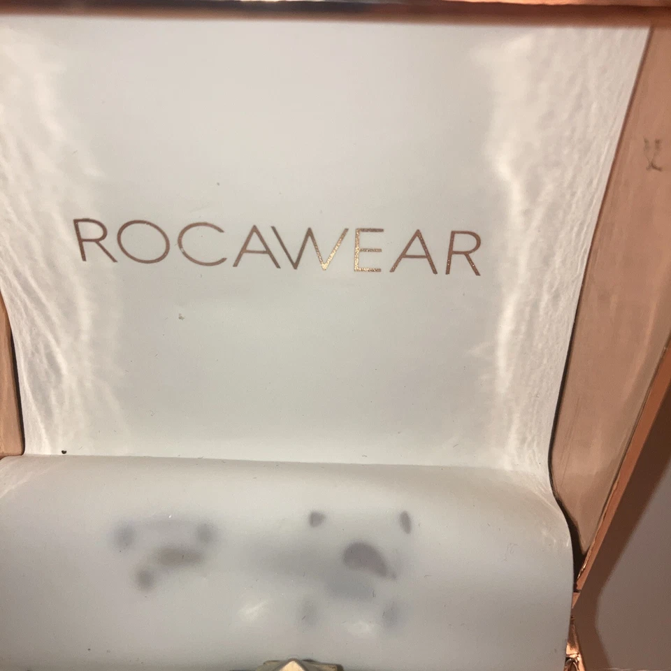 Rocawear feminino elegante rosto redondo com rosto de tigre e rosas - Imagem 3 de 4