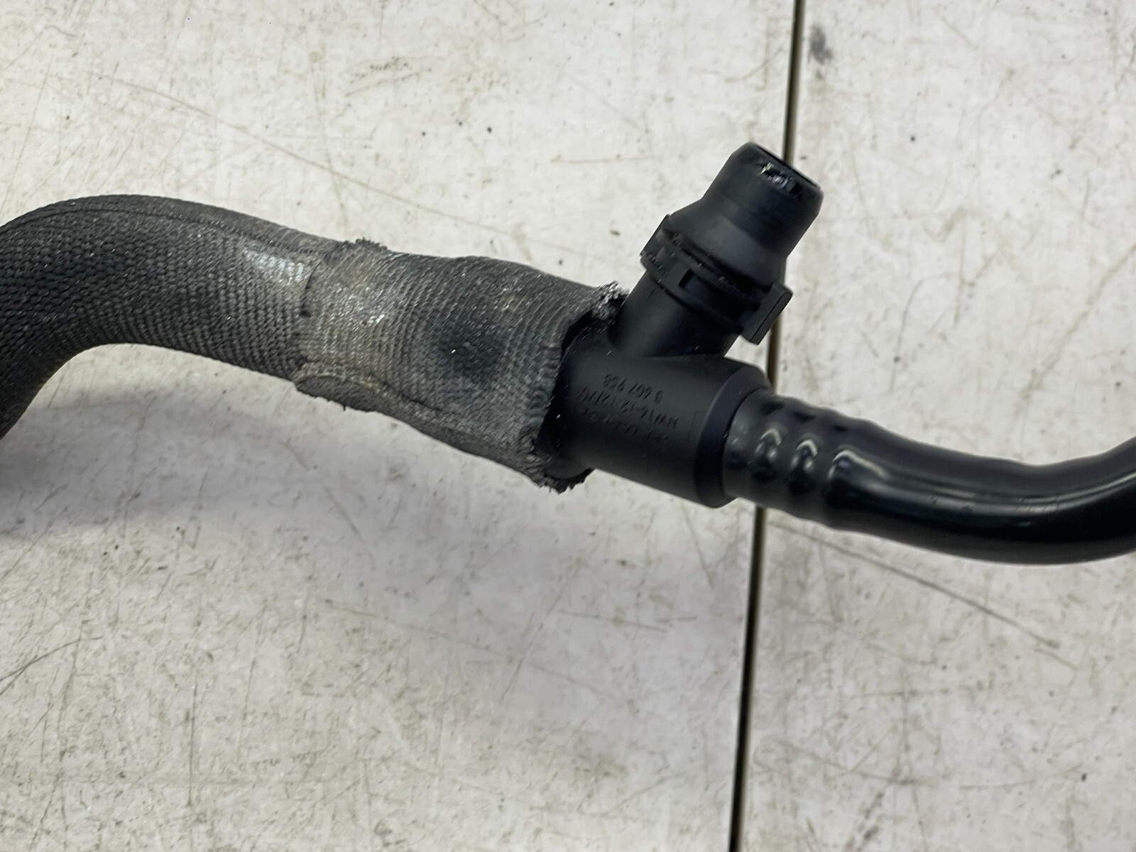 2014-2020 BMW I8 OEM RADIATOR COOLANT HOSE ASSEMBLY 1712 7640839