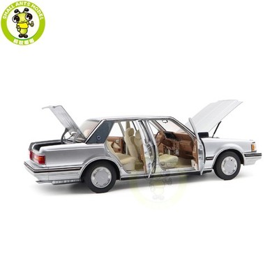 1/18 Toyota Crown Seventh Generation MS122 Silver Beige Diecast