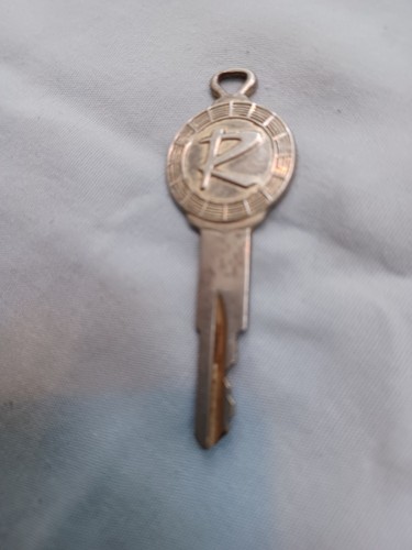 1950'S RAMBLER AUTOMOBILE KEY ( R ) PRE AMERICAN MOTORS.