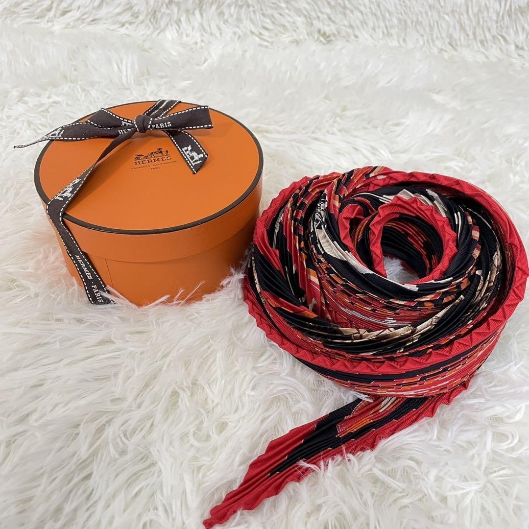 Hermes 100% Silk Pleated Scarf Shawl with Red Horse Carriage Print 49.6 Inches