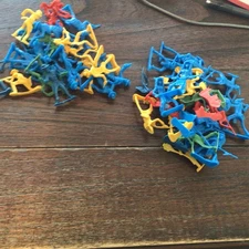 Cowboys And Indians Plastic Troy Figures Lot Of (48)