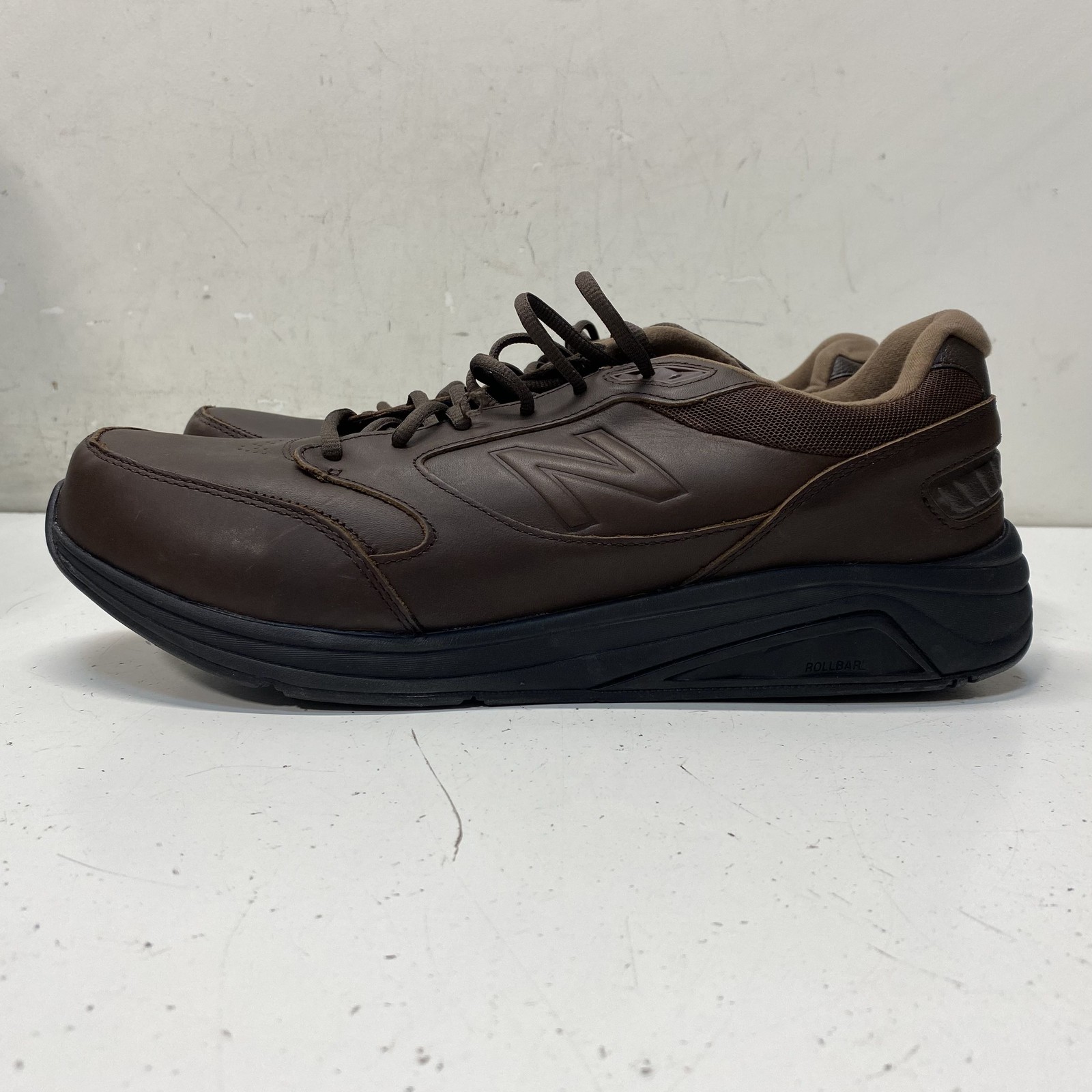 New Balance Brown Solid Athletic Walking Shoes Me… - image 1