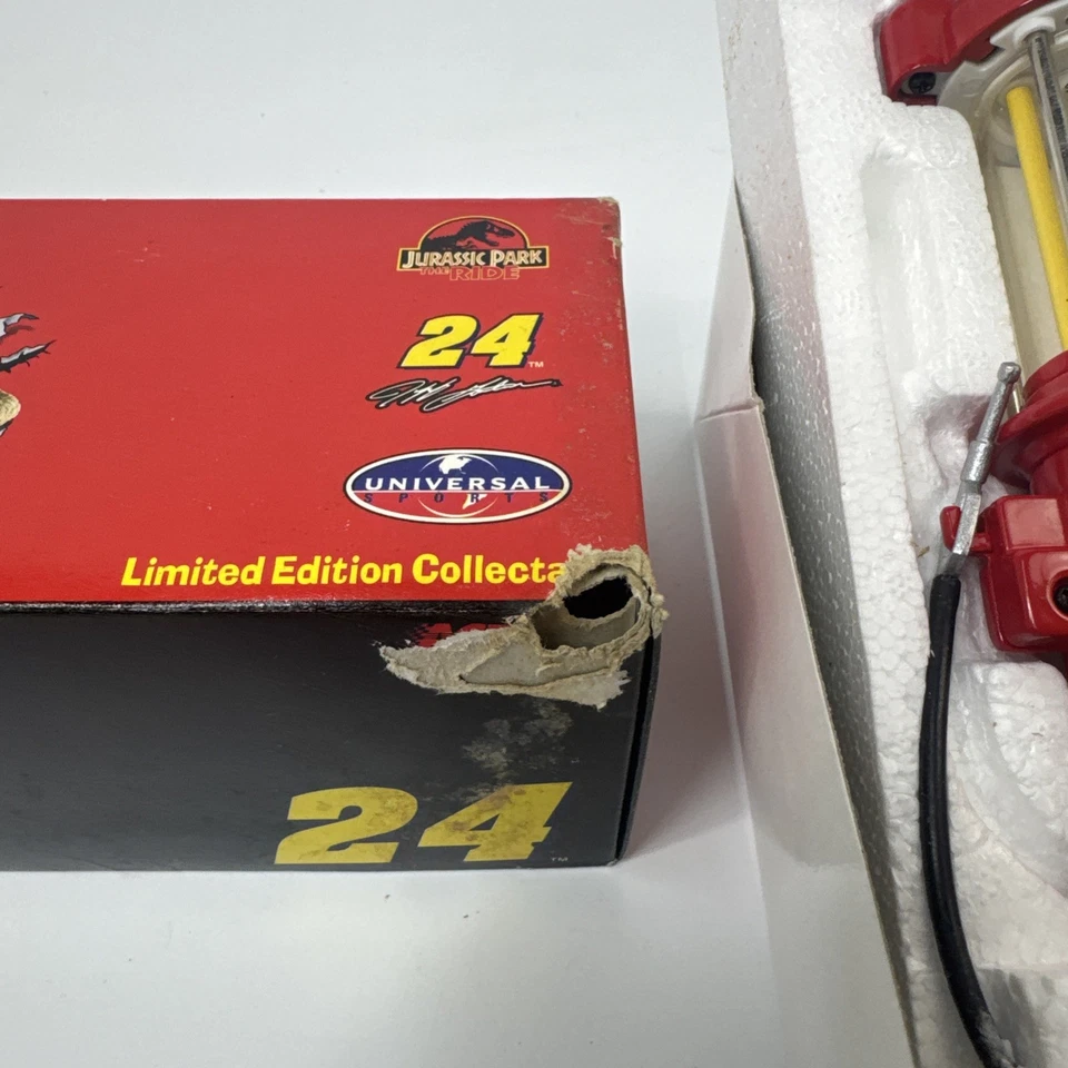 Jeff Gordon #24 DuPont JURASSIC PARK THE RIDE 1997 Gas Pump - Image 4 of 4