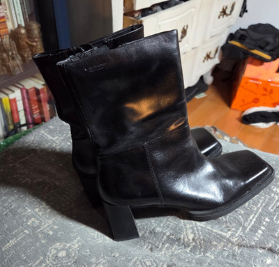 Vagabond Hedda Calf Boot, Black Leather square toe, Barely worn, EU 38 U.S. 8