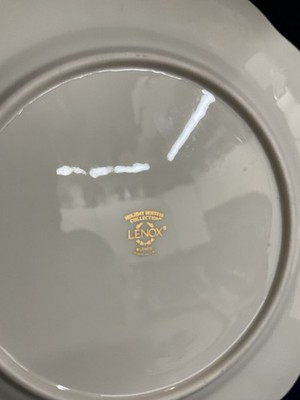 Lenox Holiday Special Holly Center 10.75  Christmas Dinner Plate Gold