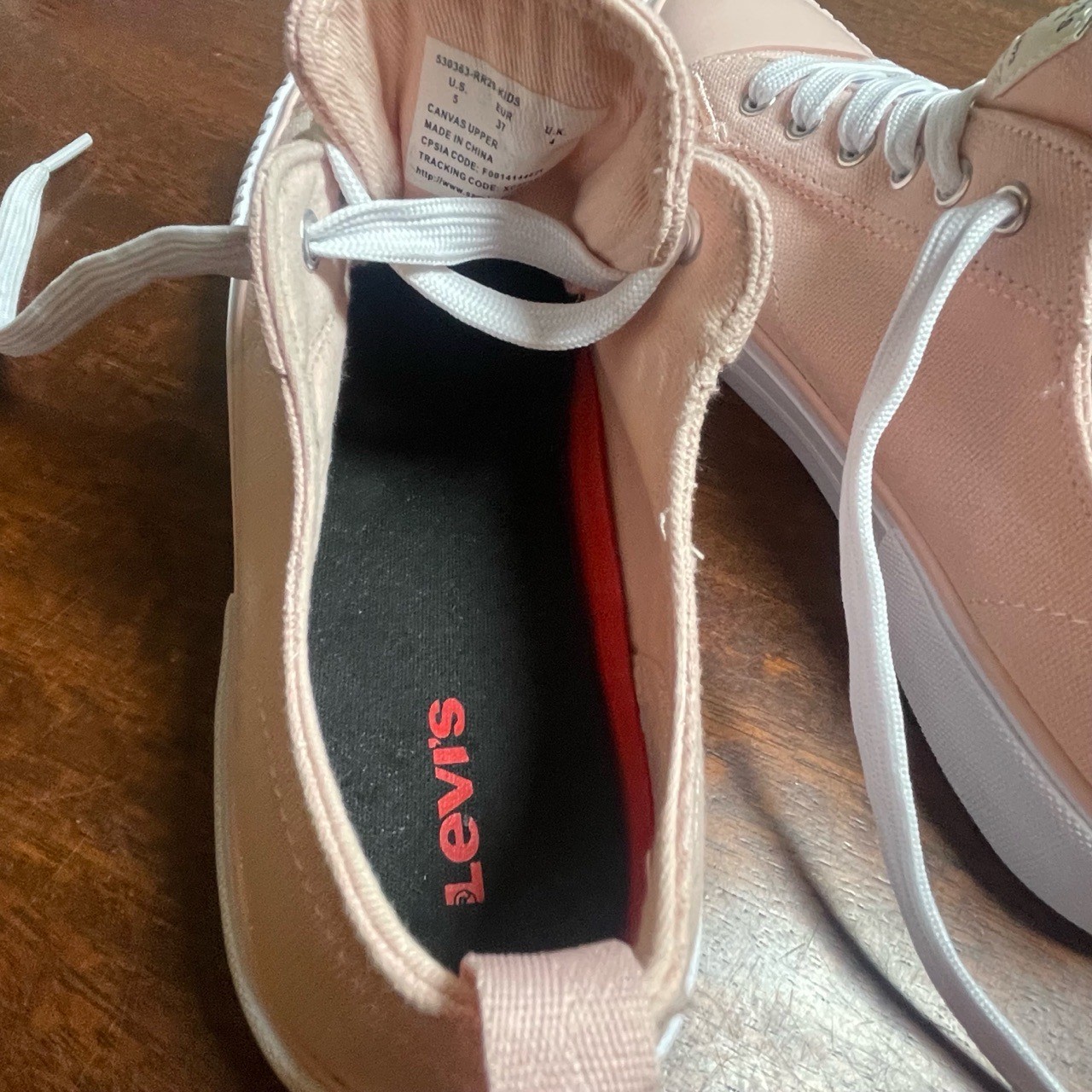 Levi’s Kids Size 5 Pink Canvas Sneakers Low Top Lace Up Shoes thumbnail 9