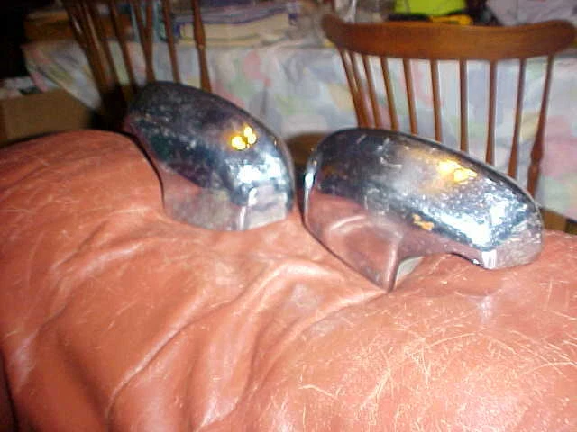 Protetores/para-choques Austin Princess 4 litros "R" NOS com 50+ anos de pátina - Imagem 2 de 4