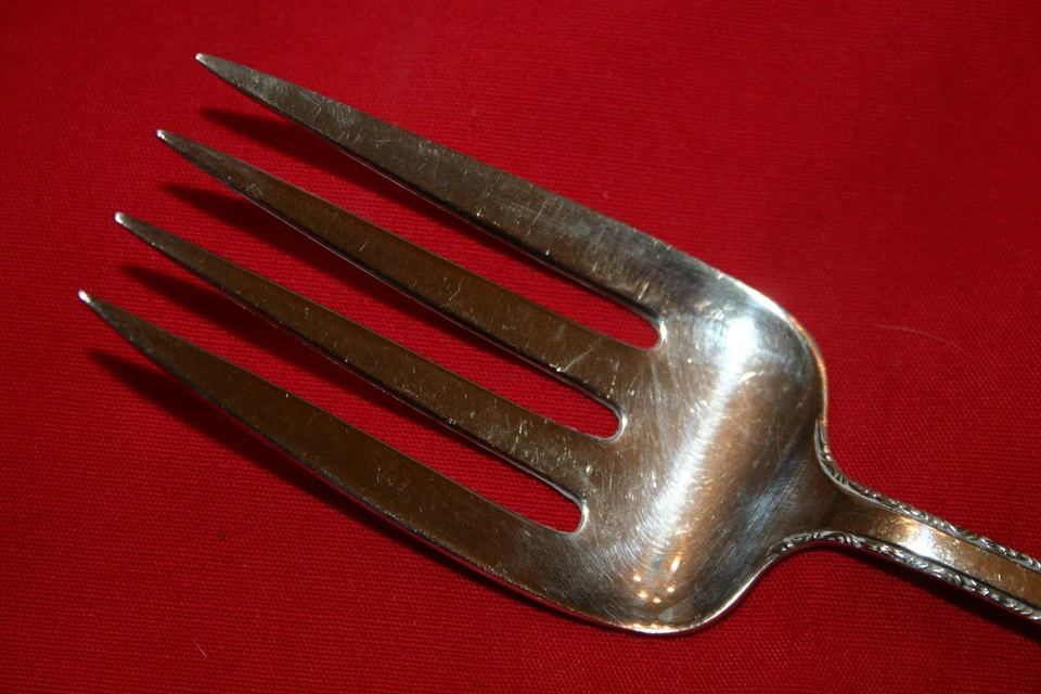 Tenedor de carne fría Lunt Sterling WILLIAM AND MARY 7 3/8" 50,5 gramos sin monograma Foto 3 de 4