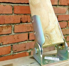 Supporto inclinabile zincato per pali tondi in legno di diametro 8/10/12 cm 