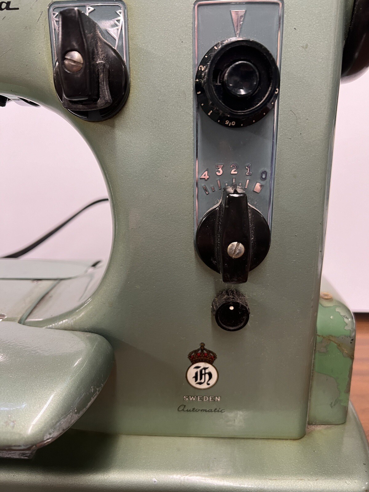 Vintage Viking Husqvarna Automatic Sewing Machine In Good Working