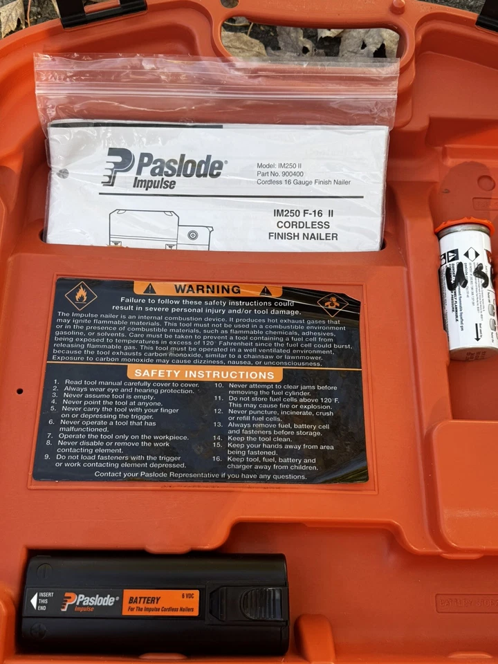 Clavadora de acabado Paslode IM250 Foto 2 de 4